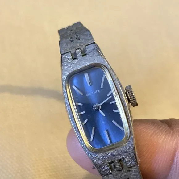 Vintage Seiko Watch Women Silver Tone Rectangle Case Blue Dial Manual Wind 6.25" - Picture 2 of 10